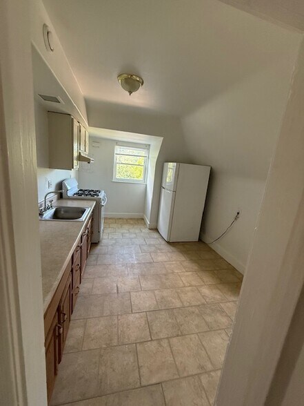 Building Photo - 433 Herschel St