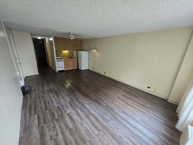 Building Photo - 747 Amana St