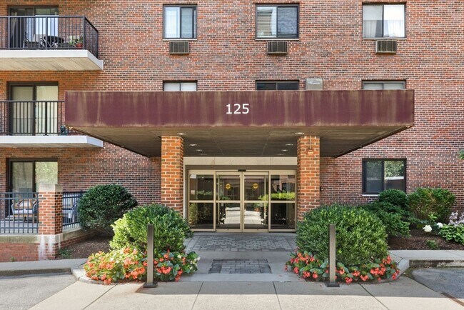 Building Photo - 125 Pleasant St