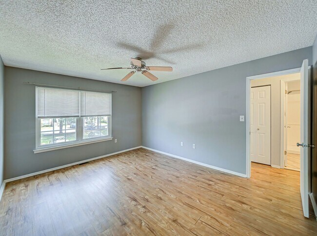 Building Photo - 96 Versailles Ct