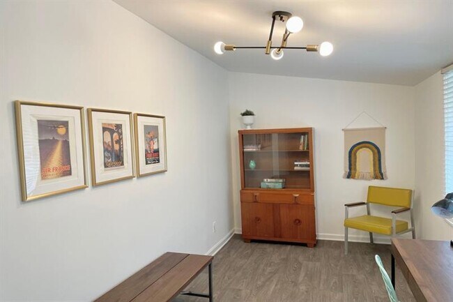 Building Photo - 1408 Memorial Dr SE