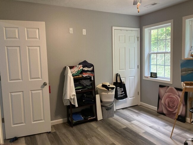 Building Photo - 802 Puzzle Pl