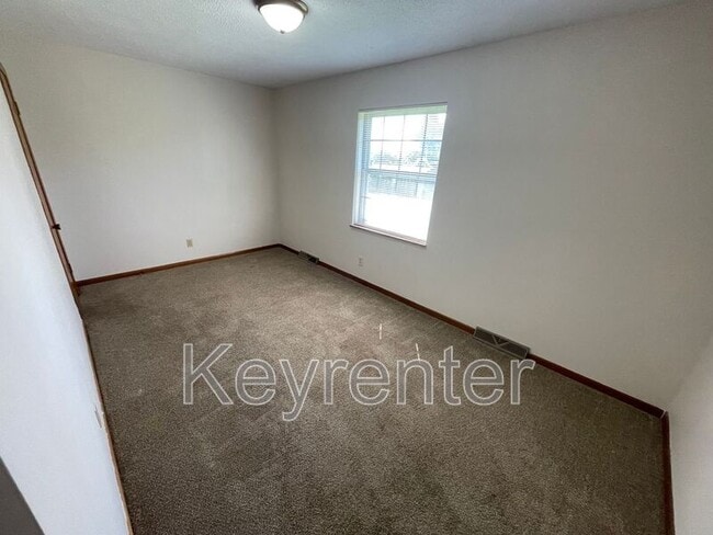 Building Photo - 12109 W Kingsgate Rd