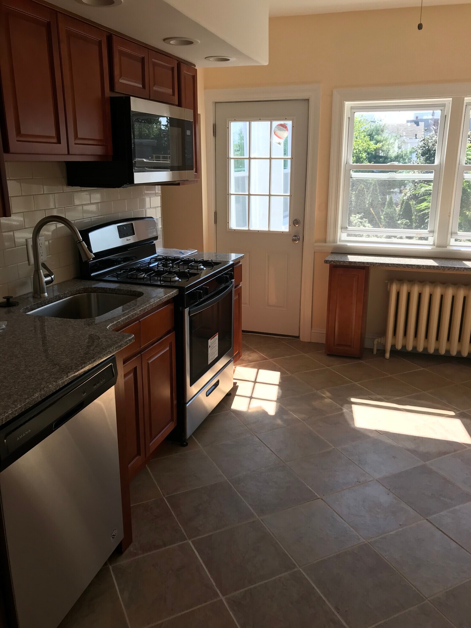 Building Photo - 533-2 Gerhard St