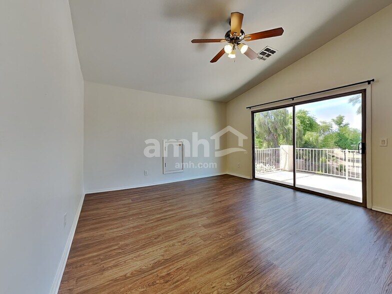 Building Photo - 9428 W Riverside Ave