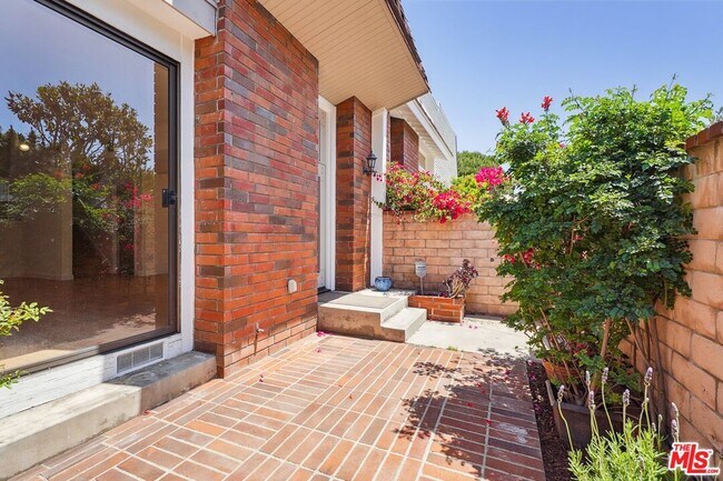 Building Photo - 13065 Mindanao Way