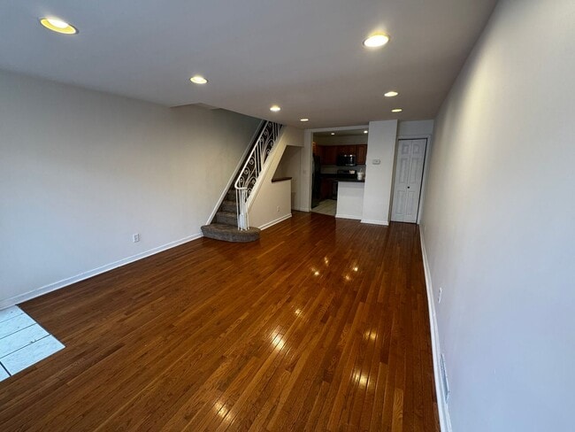 Building Photo - 2544 S Sartain St