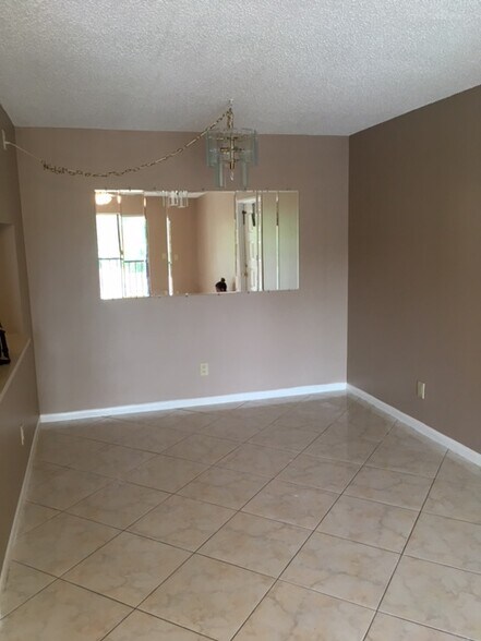 Building Photo - 8211 Sun Spring Cir