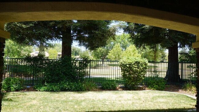 Building Photo - Beautiful 4 Bedroom Home in Gated Community