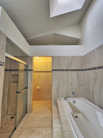 Building Photo - 7705 Forest Green Ln