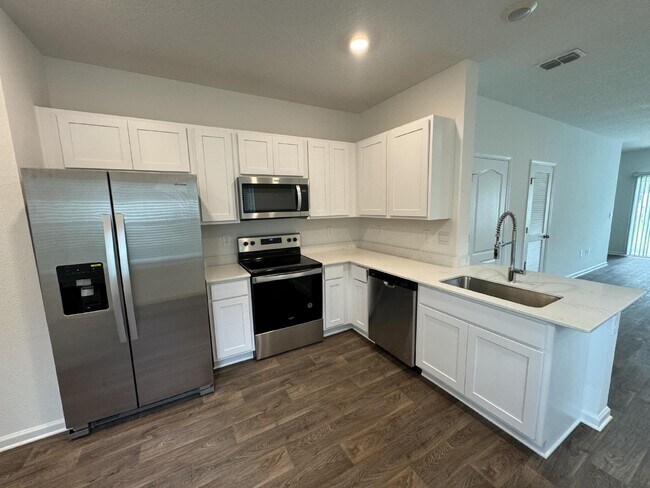 Building Photo - AVAILABLE FOR RENT - Townhome in Baymeadows, 3/2.5