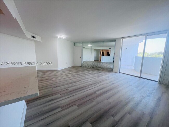 Building Photo - 1200 NE Miami Gardens Dr