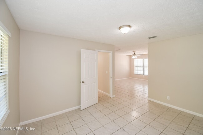 Building Photo - 1061 Grove Park Dr E