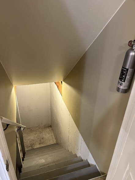 Building Photo - 800 N Main St