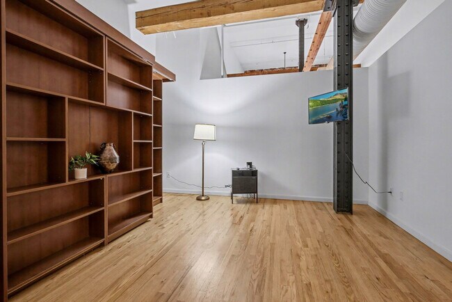 Building Photo - 1555 California St