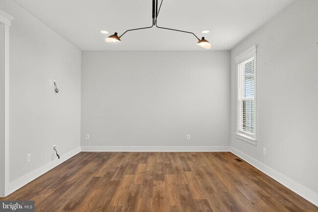 Building Photo - 513 Parkland Dr