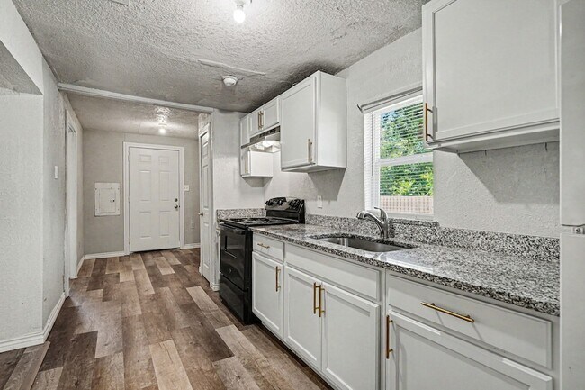 Building Photo - 1321 34th St