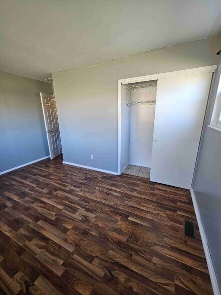 Building Photo - 5 Willow Dr