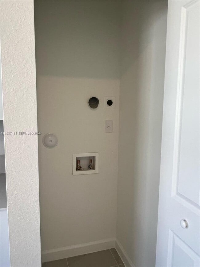 Building Photo - 2422 SE 30th St