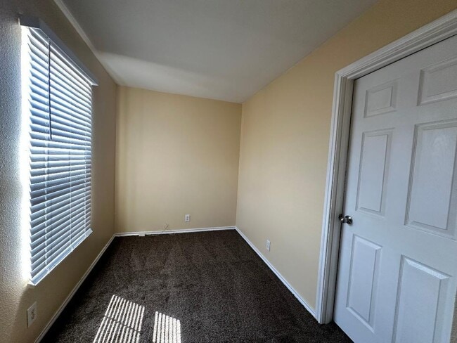 Building Photo - 12411 Avens Arbor