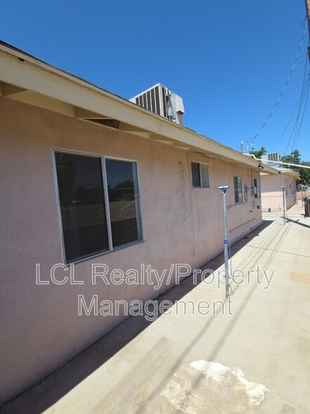 Building Photo - 44085 Palm Ave