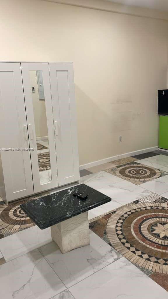 Building Photo - 1150 Normandy Dr