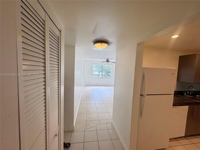 Building Photo - 4304 NW 9th Ave
