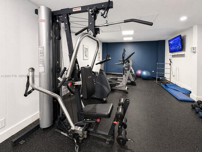 Building Photo - 16565 NE 26th Ave