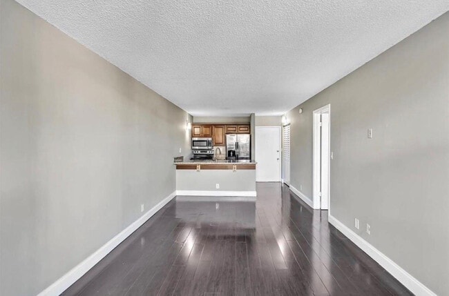 Building Photo - 2701 Riverside Dr