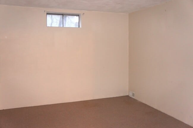 Building Photo - 567 Mendon Rd