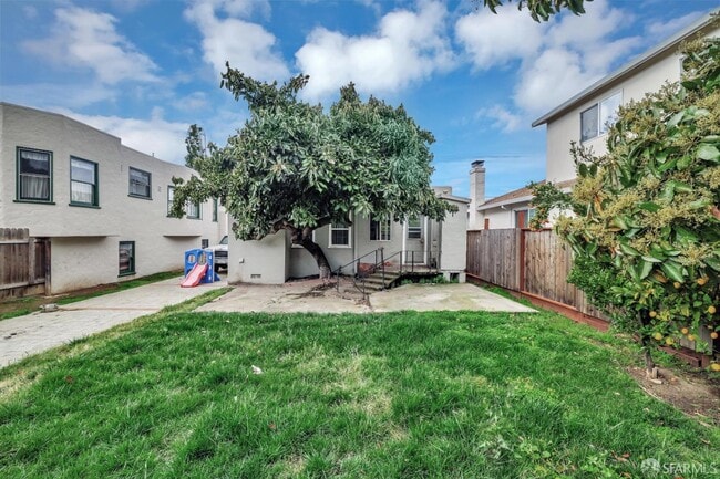 Building Photo - 609 S Delaware St