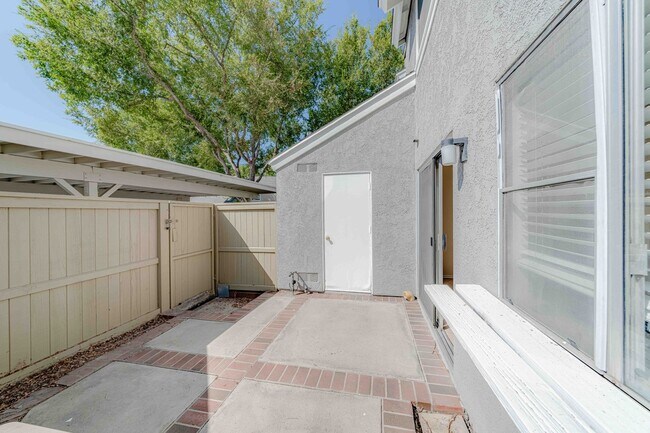 Building Photo - 36 Greenbough