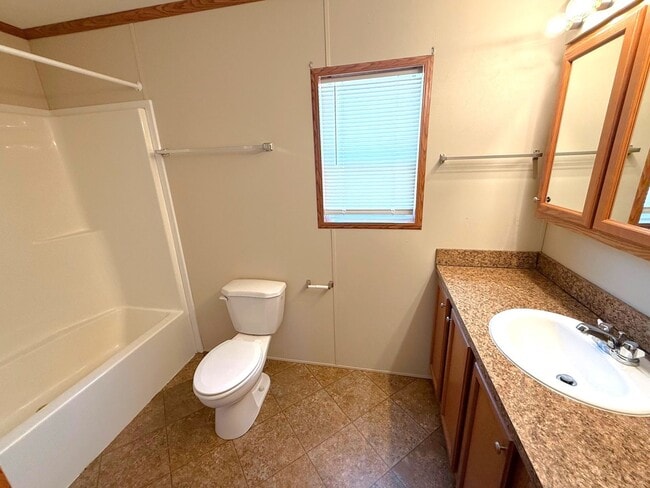 Building Photo - 3 bedroom, 2 bath Mobile Home