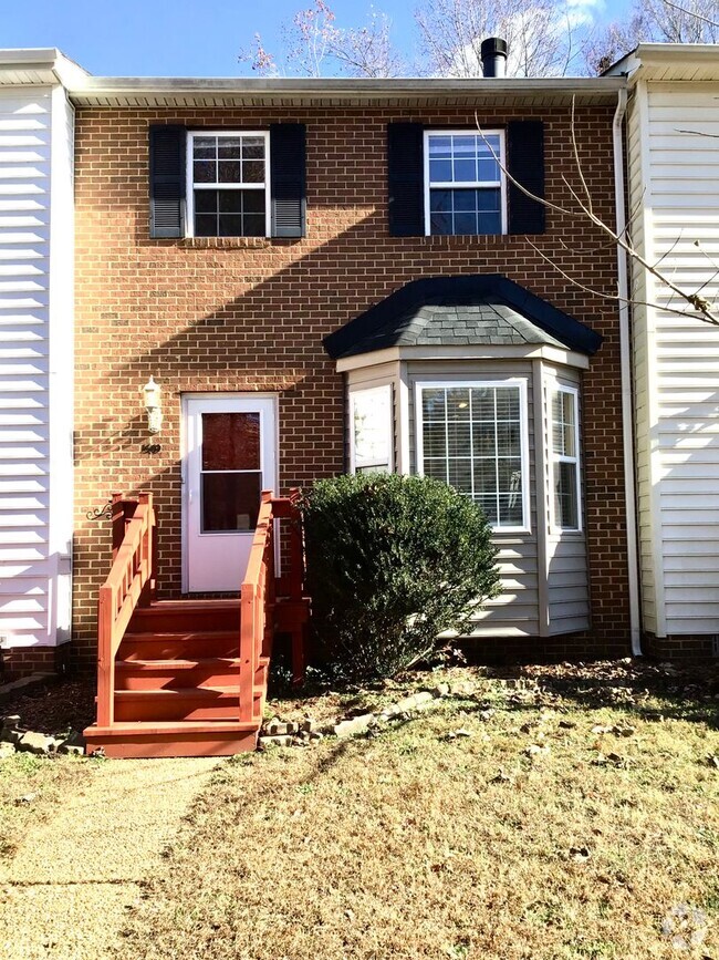 Building Photo - 2 bedroom Duplex