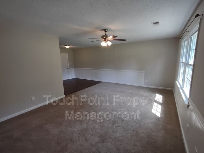 Building Photo - 710 Sharon Dr
