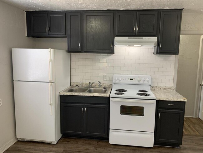 Building Photo - 1904 E Madison St