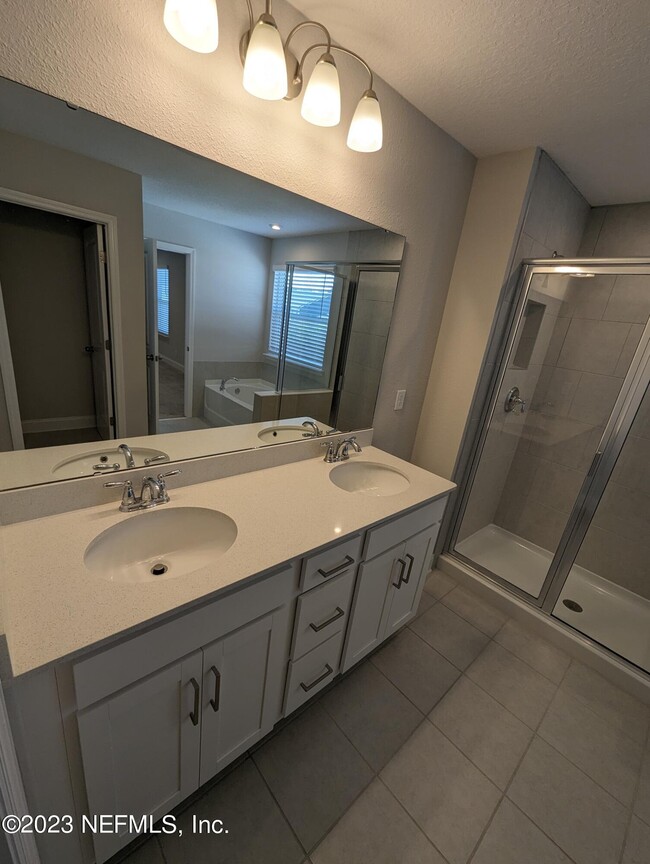 Building Photo - 251 Dahlia Falls Dr