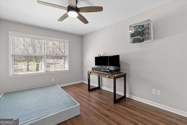 Building Photo - 541 N White St