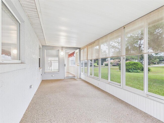 Building Photo - 9679 SW 99th Ave