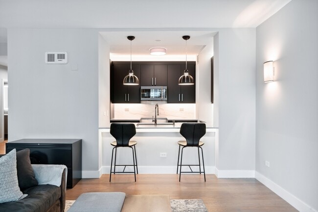 Building Photo - 501 N Clinton St