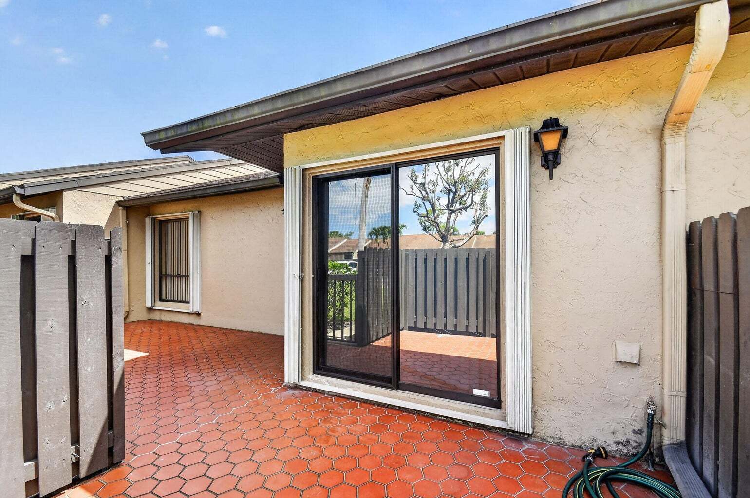 Building Photo - 704 Sunny Pine Way