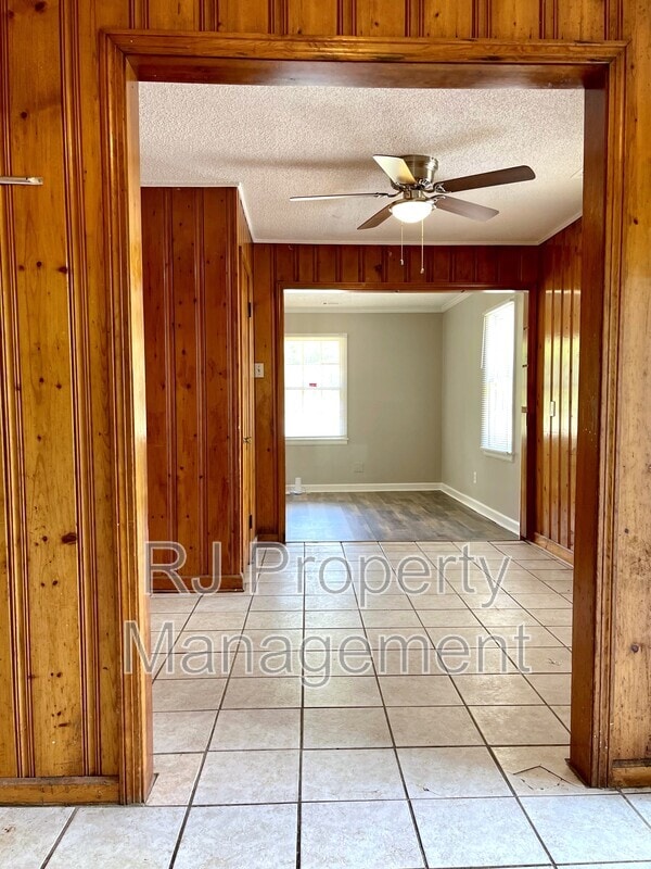 Building Photo - 4095 Chelsea Ave