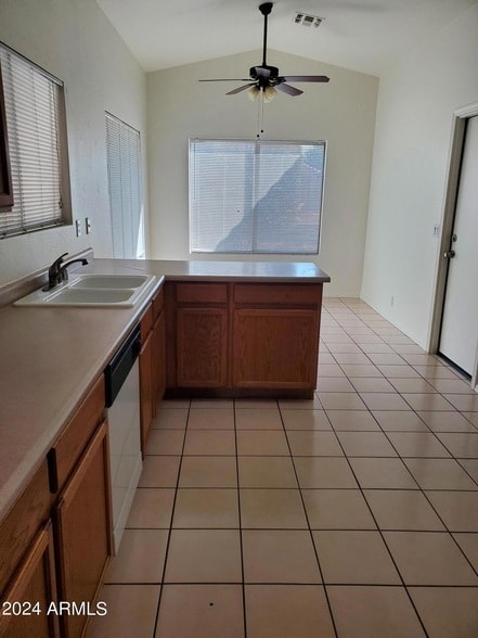 Building Photo - 9962 N 94th Ln