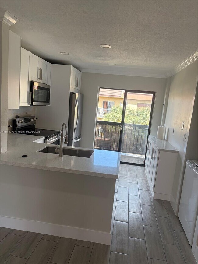 Building Photo - 5460 W 21st Ct