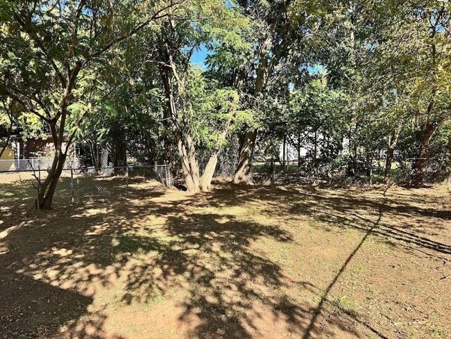 Building Photo - 102 Ave G