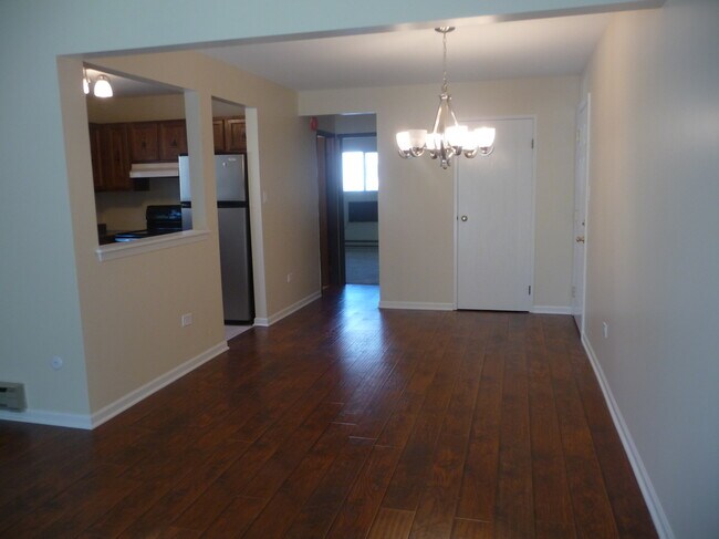 Building Photo - 456 E Spruce Dr