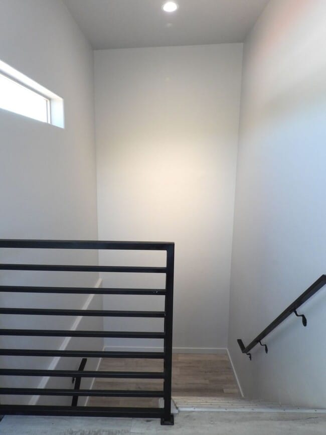 Building Photo - 3 Bedroom 2.5 Bath Home