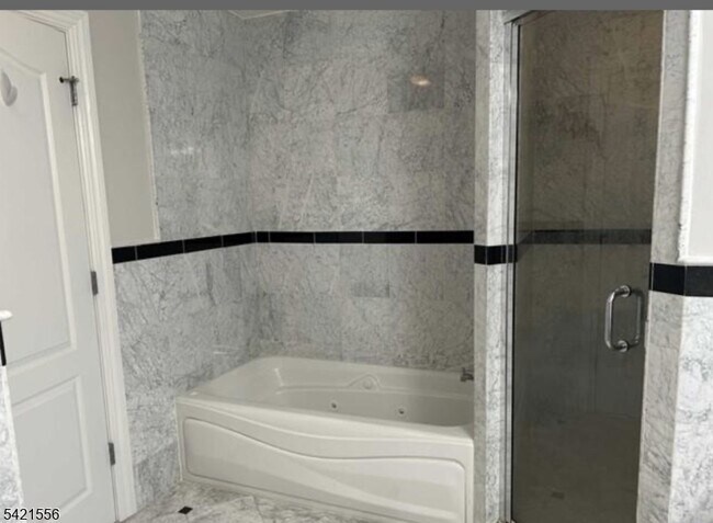 Building Photo - 46 Skymark Ct