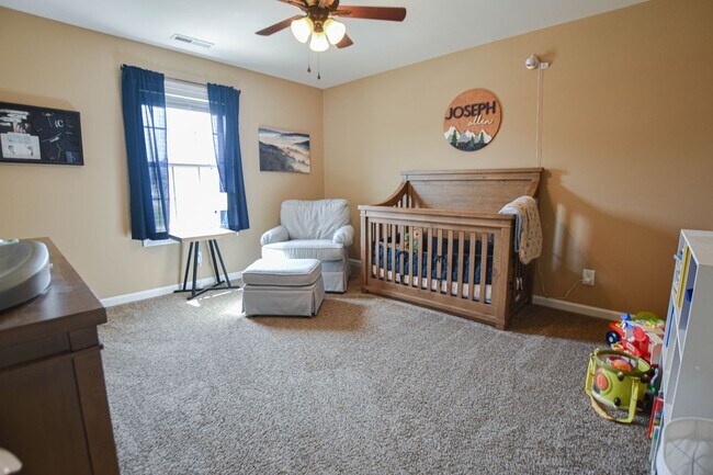 Building Photo - Pet Friendly Four Bedroom!