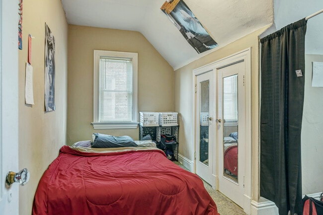 Building Photo - 6415 Cates Ave